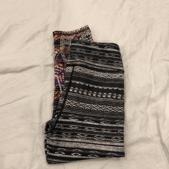 Evolution and Creation Mandala Yoga Workout Leggings Capri Size Medium - Picture 4 of 5